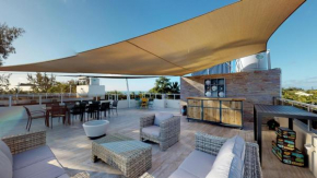 Penthouse - Private Roof Terrace - Sea & Mountain view